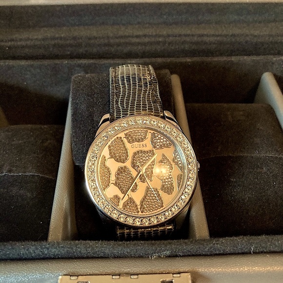 Guess Ladies Fashion Zebra Watch ⌚️ - Picture 4 of 8